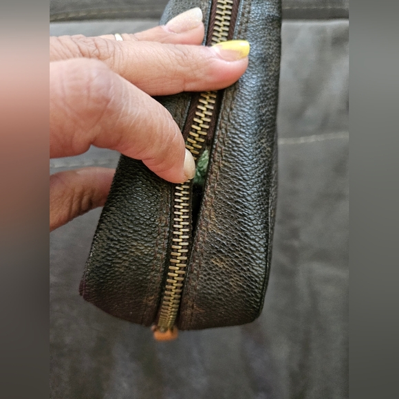 Louis Vuitton, makeup bag. Usable condition. Zipper works. - Picture 6 of 13